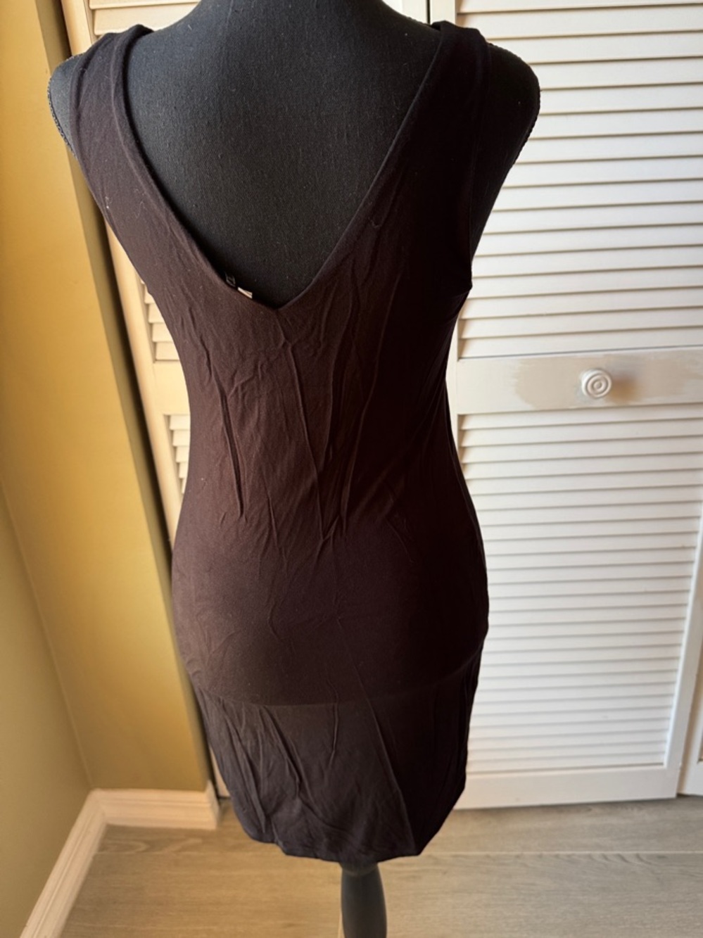 Sleek Sleeveless V-Neck Little Black Dress - Picture 2 of 4